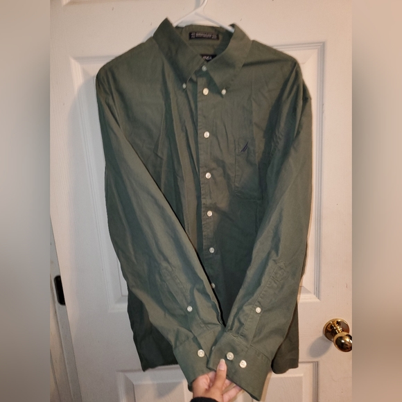 5 for $20 | Nautica Olive and Beige Button Down Shirts Bundle (2pc) - Picture 4 of 14